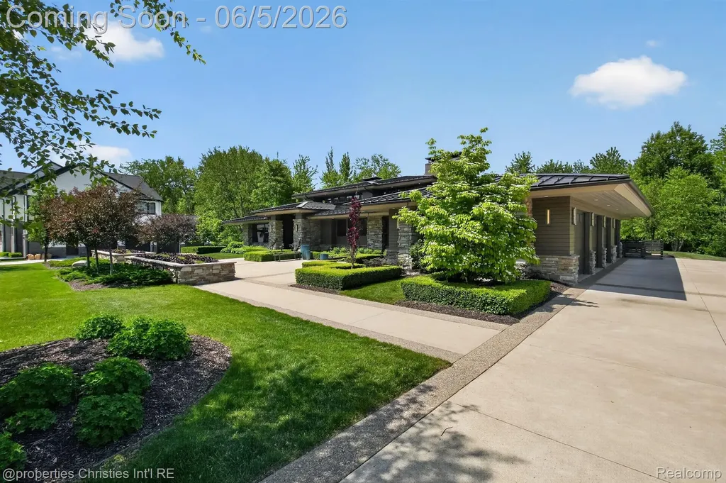 22635 Evergreen Court Novi City MI 48374