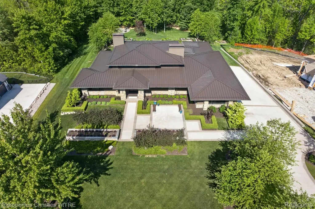 22635 Evergreen Court Novi City MI 48374
