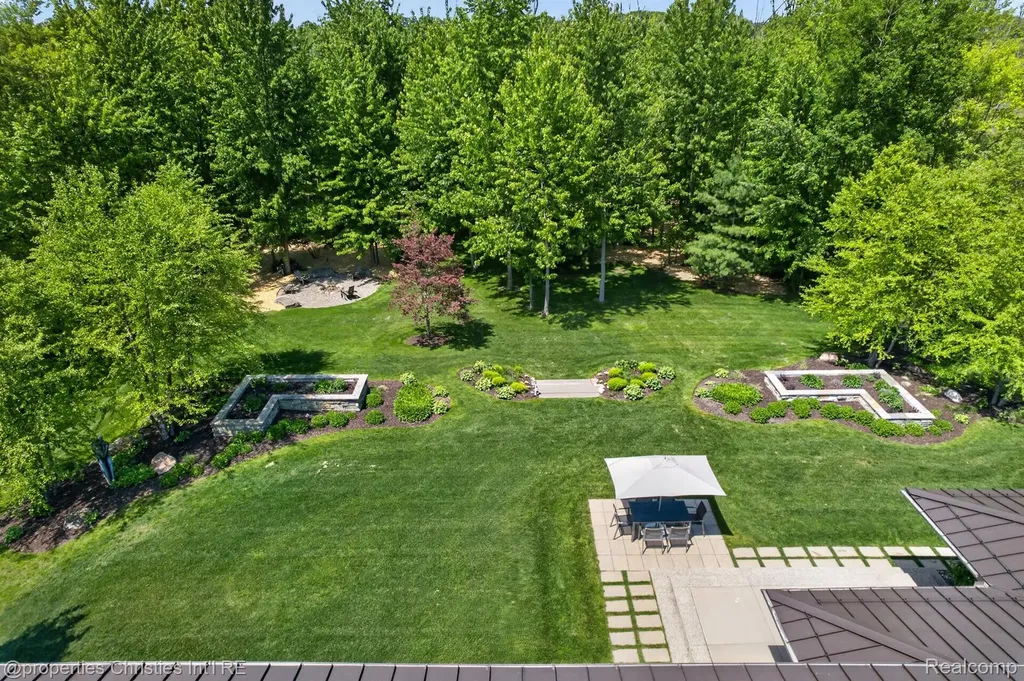 22635 Evergreen Court Novi City MI 48374