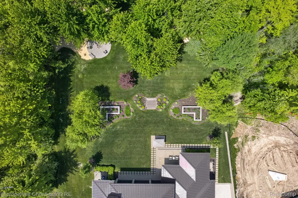 22635 Evergreen Court Novi City MI 48374