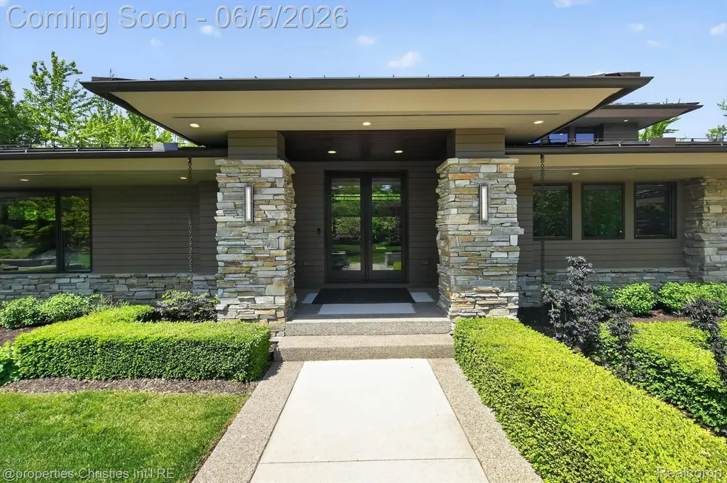 22635 Evergreen Court Novi City MI 48374