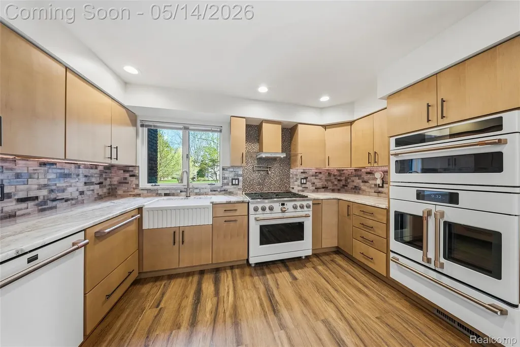8727 Sarah Lane Grosse Ile Township MI 48138