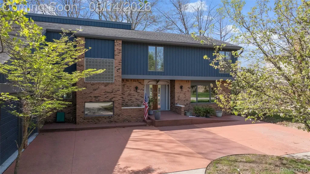 8727 Sarah Lane Grosse Ile Township MI 48138