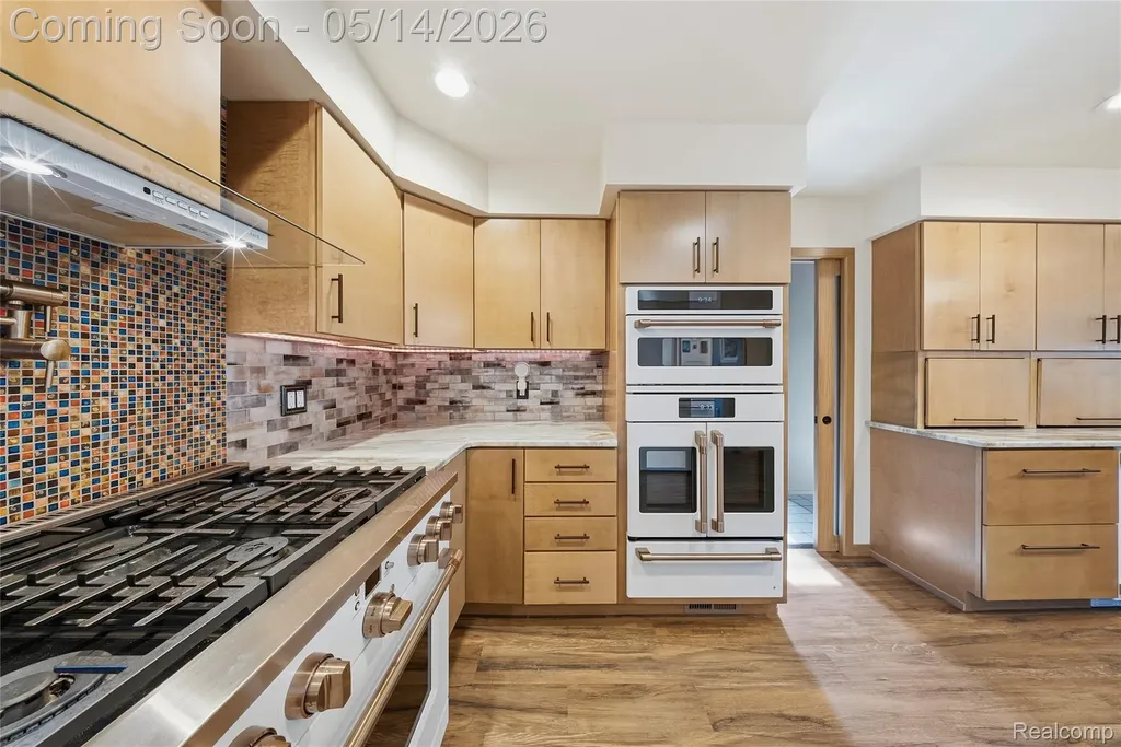 8727 Sarah Lane Grosse Ile Township MI 48138