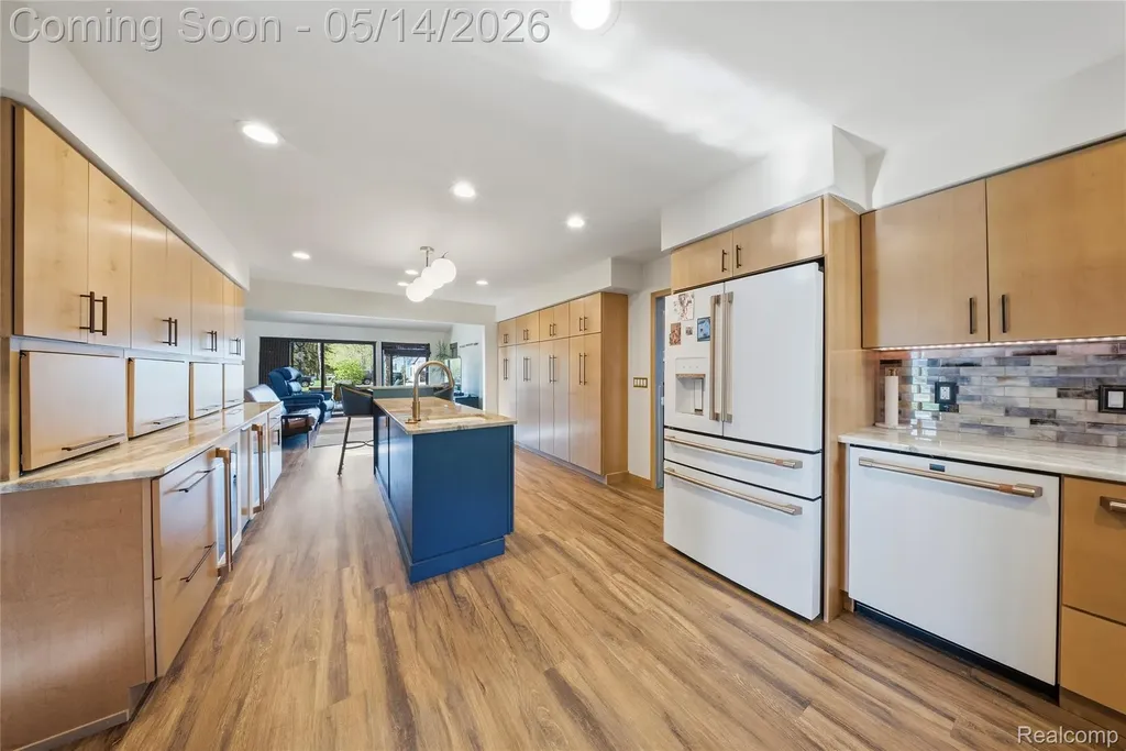 8727 Sarah Lane Grosse Ile Township MI 48138
