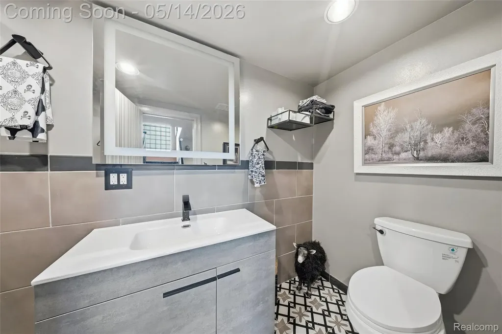 8727 Sarah Lane Grosse Ile Township MI 48138
