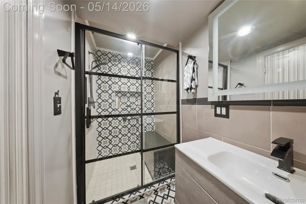 8727 Sarah Lane Grosse Ile Township MI 48138