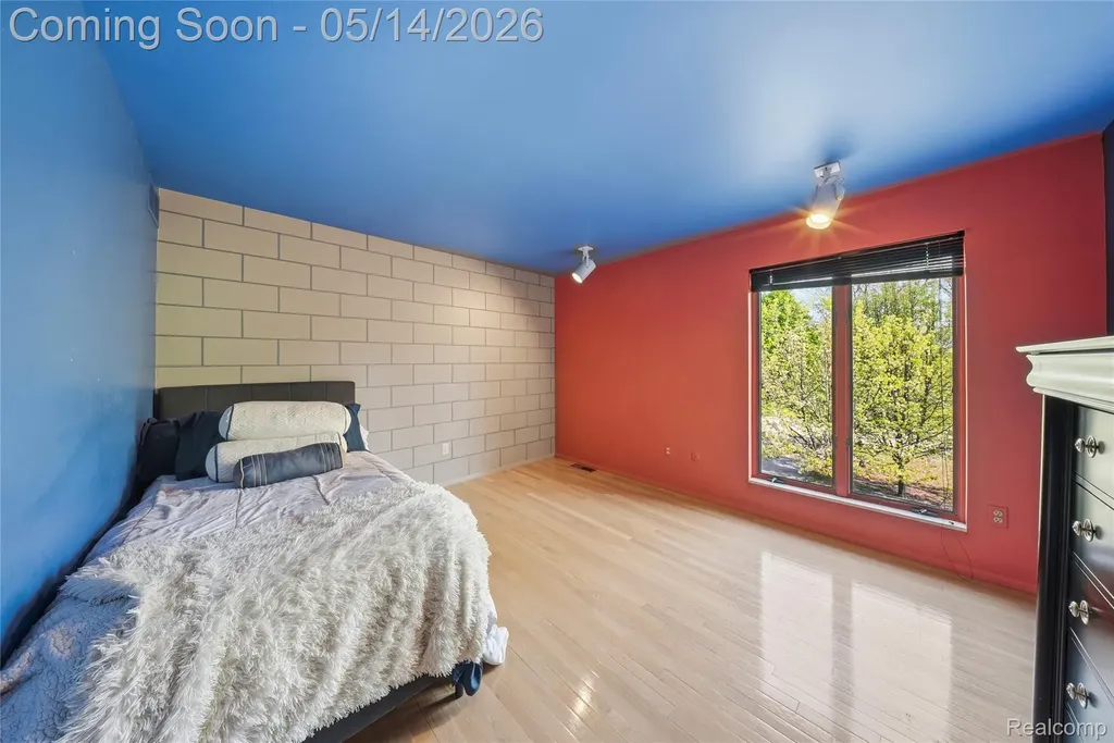 8727 Sarah Lane Grosse Ile Township MI 48138