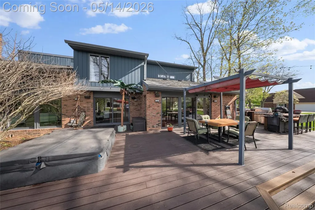 8727 Sarah Lane Grosse Ile Township MI 48138