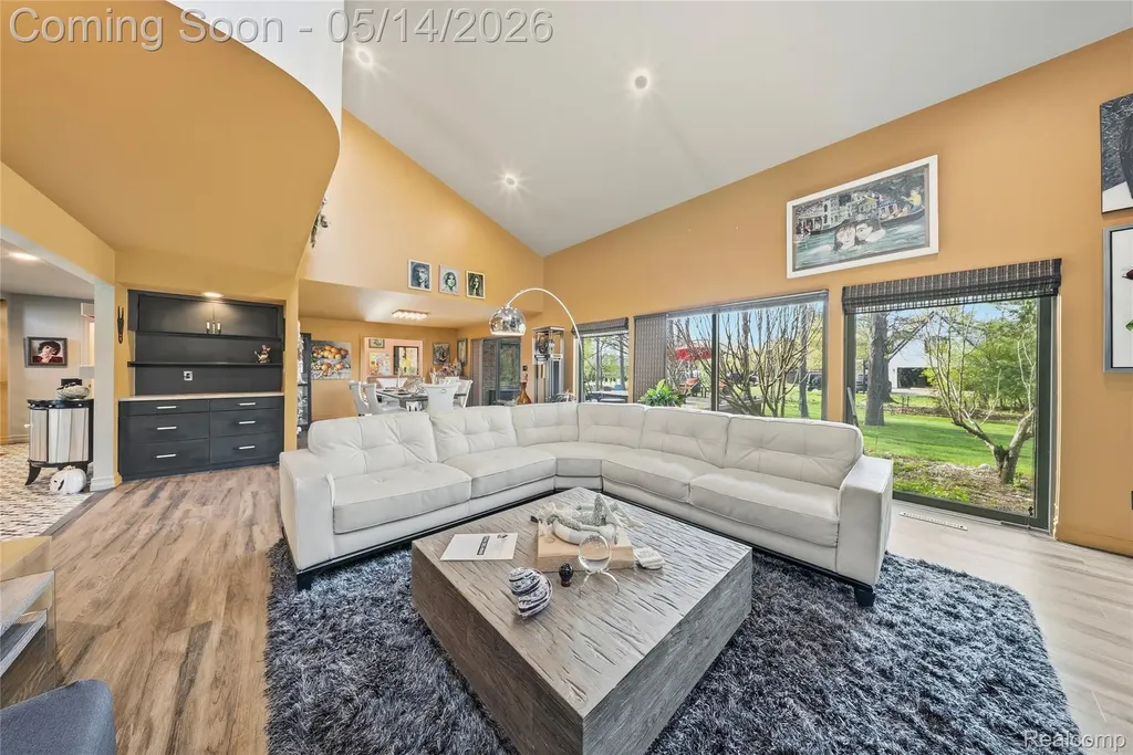 8727 Sarah Lane Grosse Ile Township MI 48138