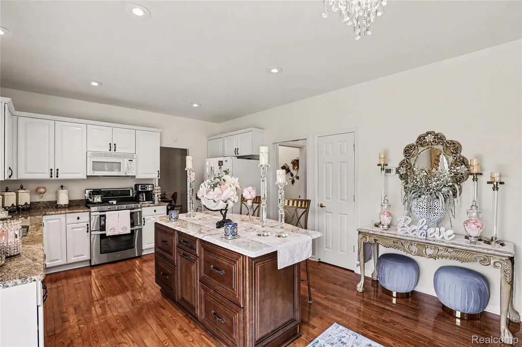 7316 N Central Park Shelby Charter Township MI 48317
