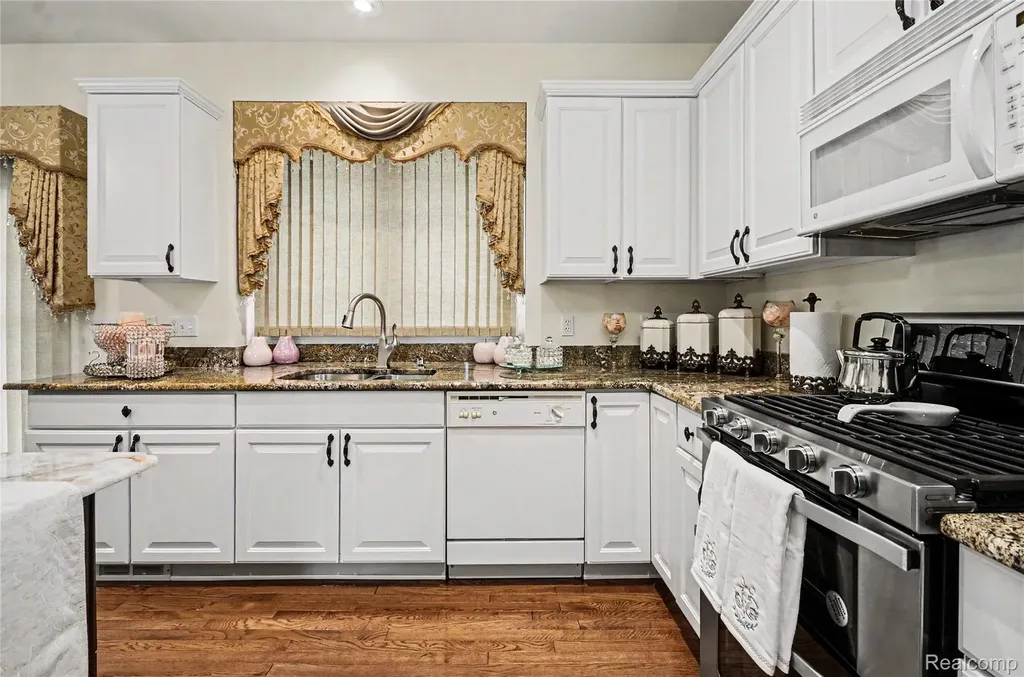 7316 N Central Park Shelby Charter Township MI 48317