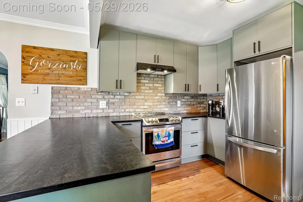 157 East Street Oxford Village MI 48371