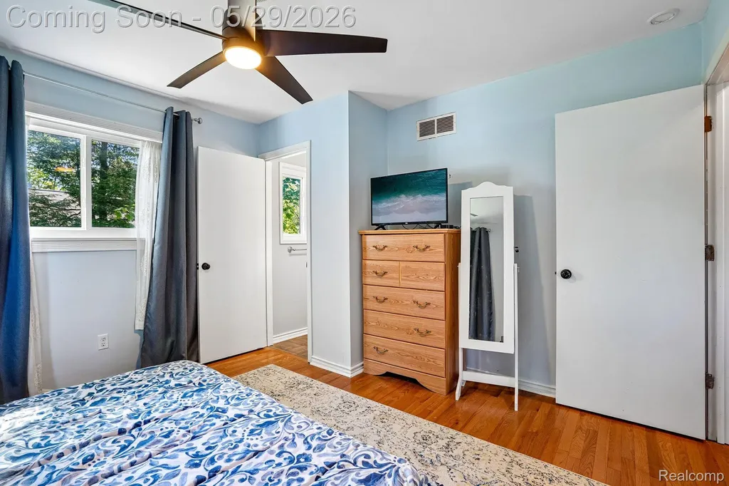157 East Street Oxford Village MI 48371
