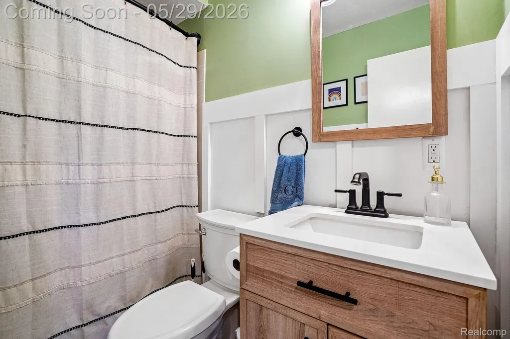 157 East Street Oxford Village MI 48371