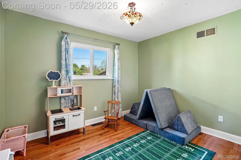 157 East Street Oxford Village MI 48371