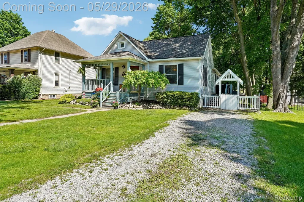 157 East Street Oxford Village MI 48371