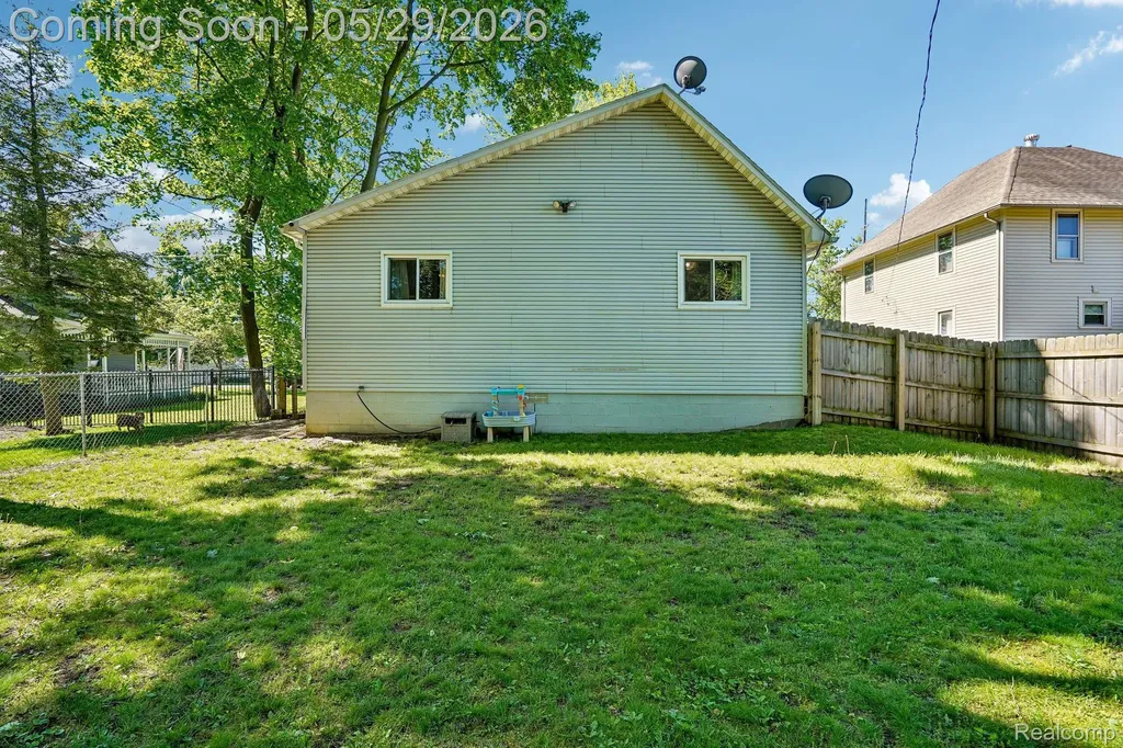 157 East Street Oxford Village MI 48371