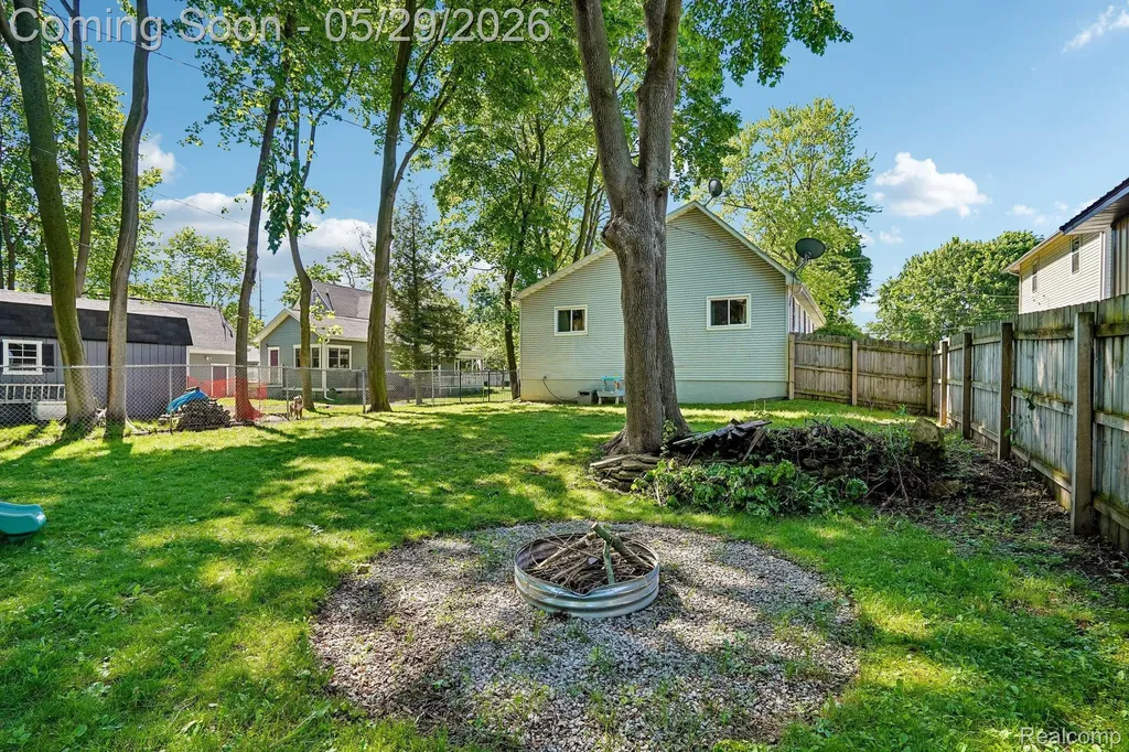 157 East Street Oxford Village MI 48371