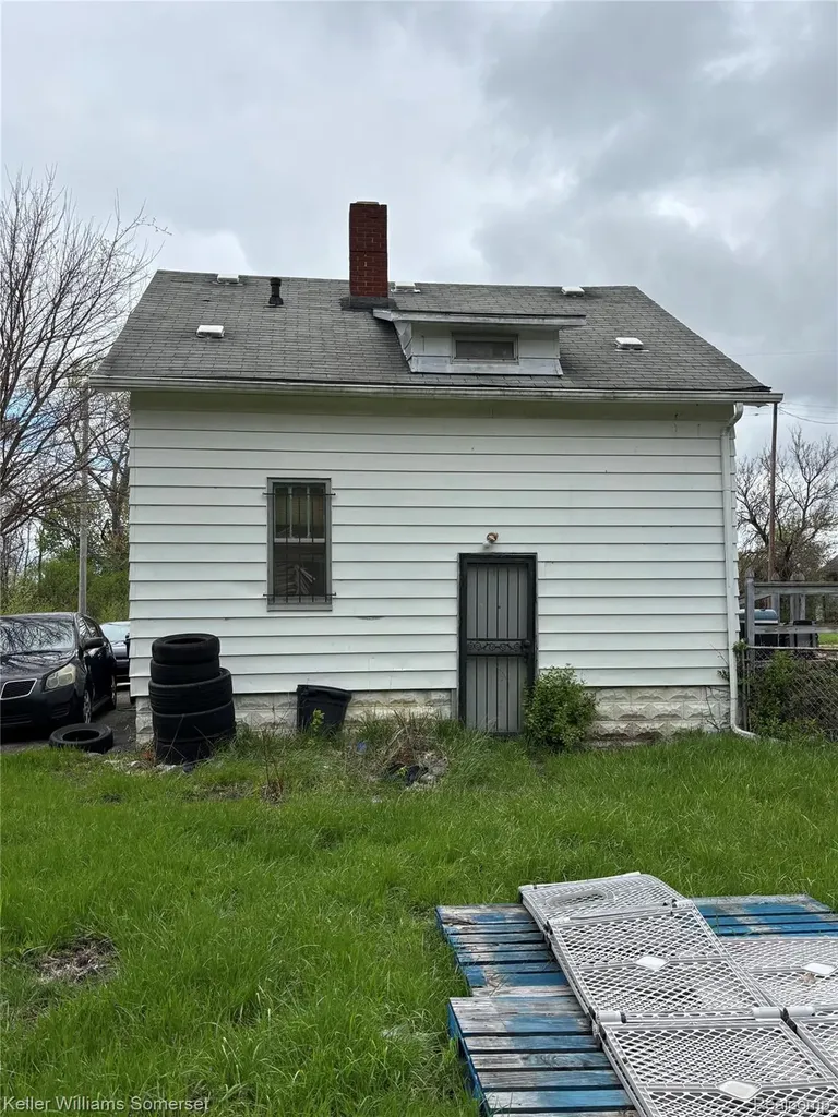 766 E Austin Avenue Flint City MI 48505