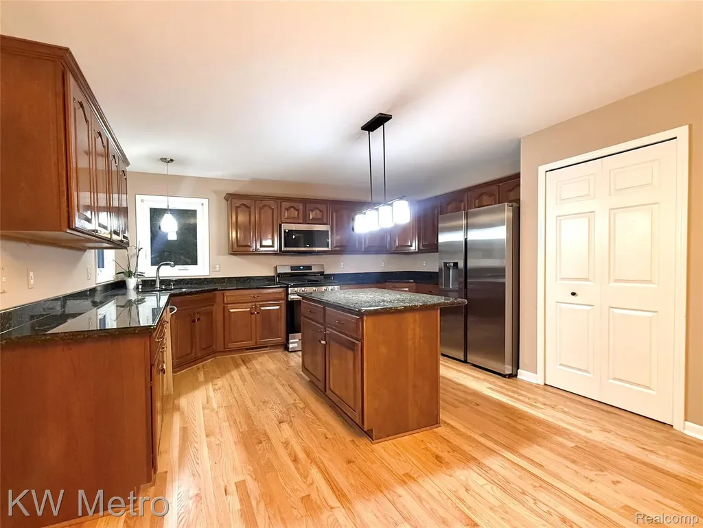 1176 Cadmus Drive Troy City MI 48085