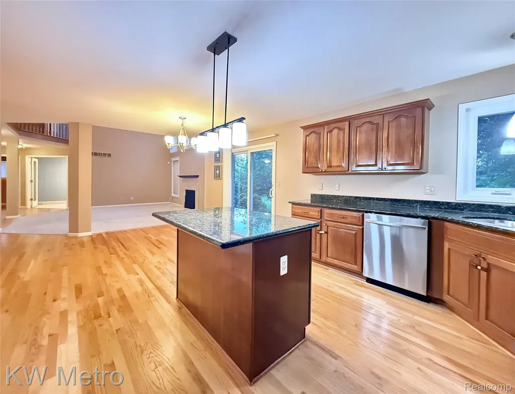 1176 Cadmus Drive Troy City MI 48085