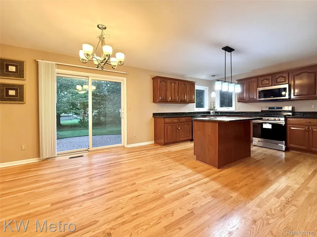 1176 Cadmus Drive Troy City MI 48085