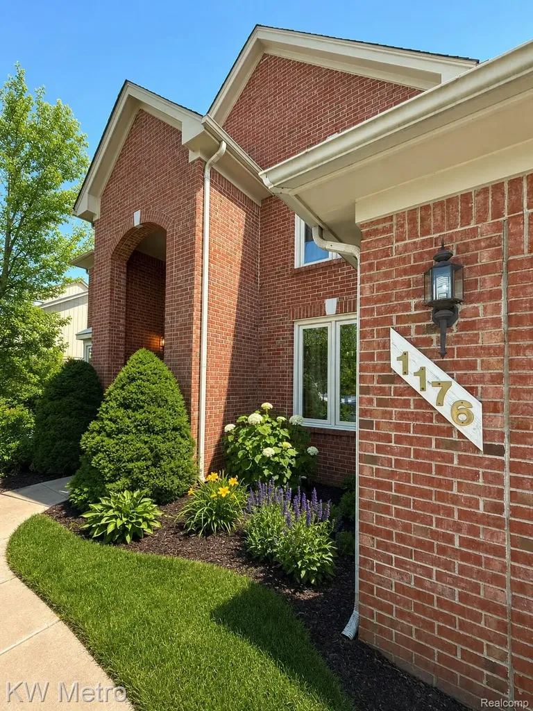 1176 Cadmus Drive Troy City MI 48085