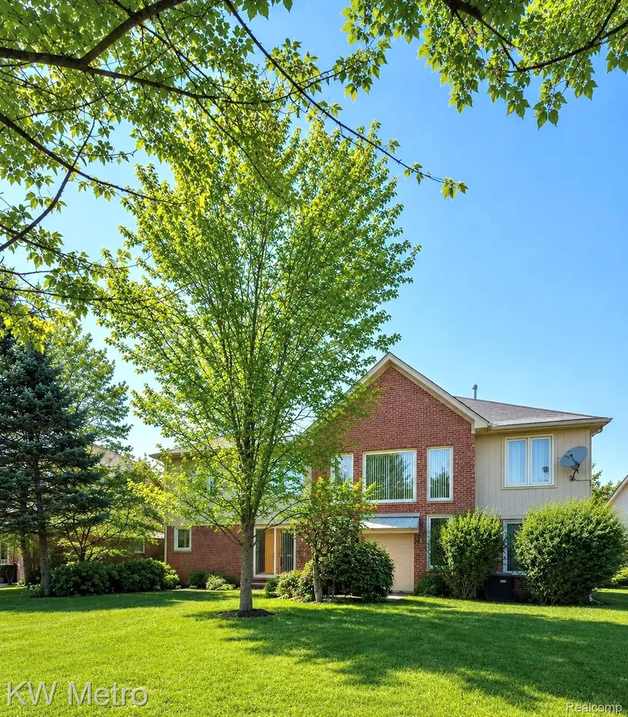 1176 Cadmus Drive Troy City MI 48085