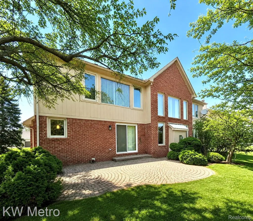 1176 Cadmus Drive Troy City MI 48085