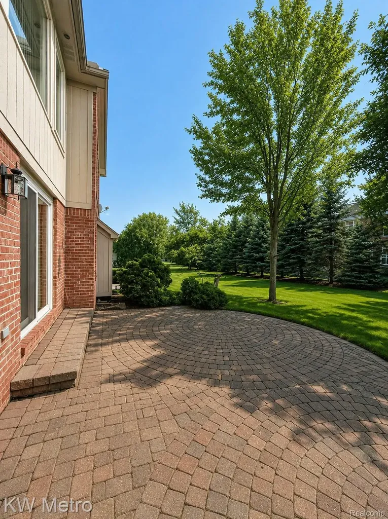 1176 Cadmus Drive Troy City MI 48085