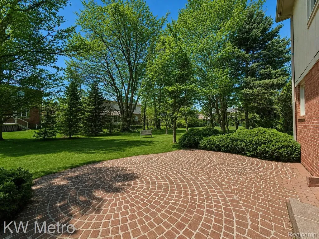 1176 Cadmus Drive Troy City MI 48085