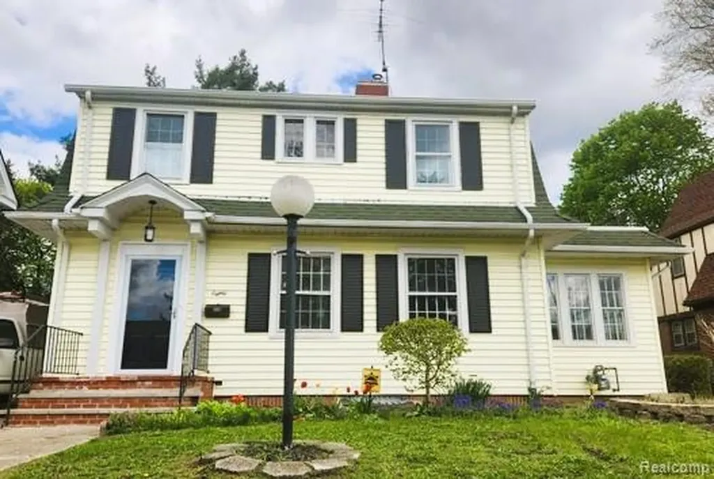 80 E Iroquois Road Pontiac City MI 48341