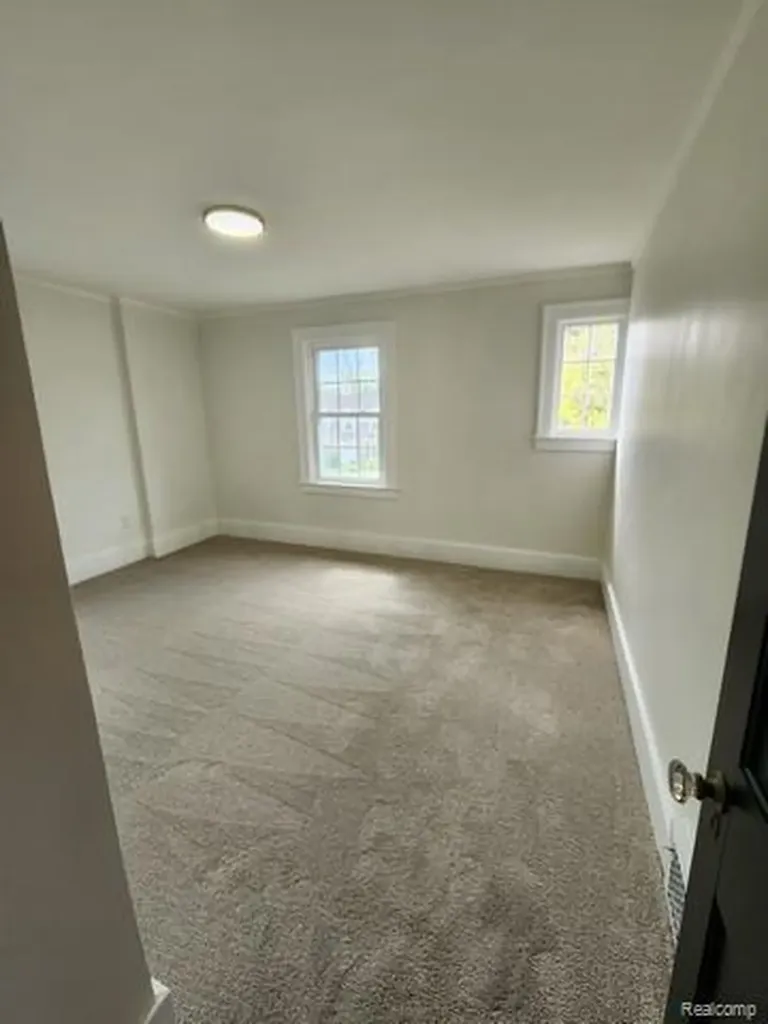 80 E Iroquois Road Pontiac City MI 48341