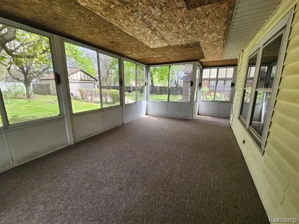 80 E Iroquois Road Pontiac City MI 48341