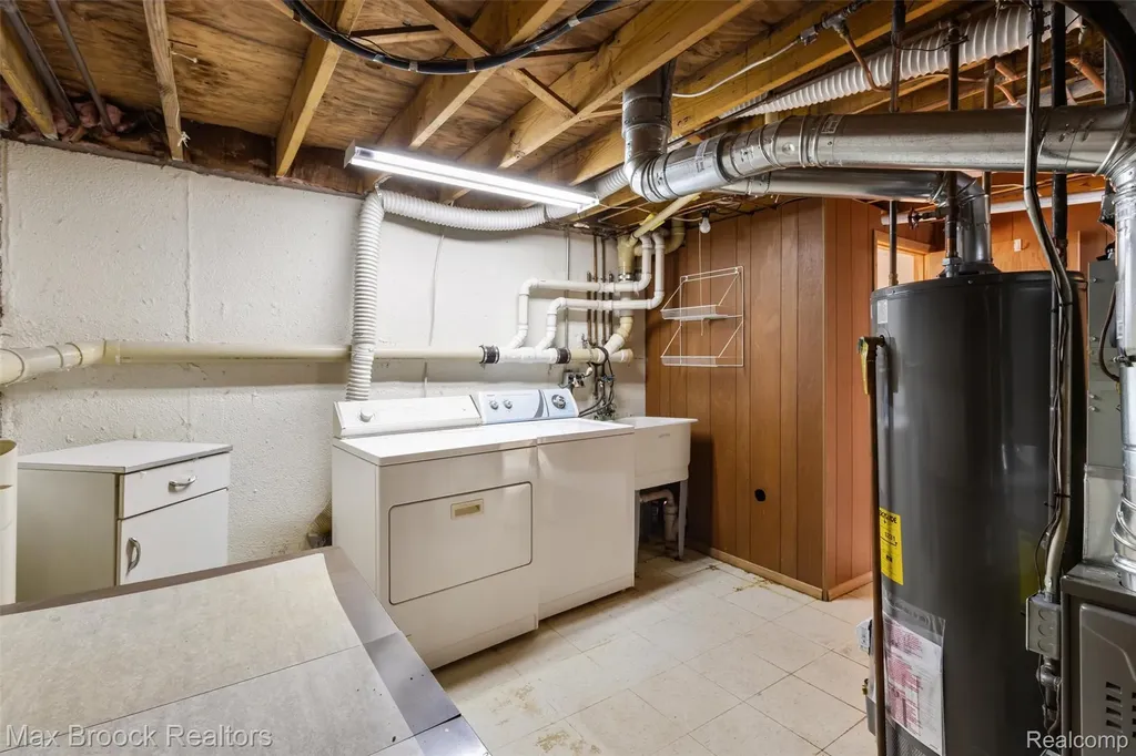 35278 Bristlecone Clinton Charter Township MI 48035