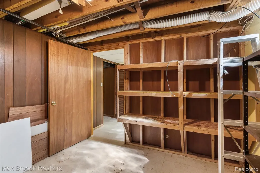 35278 Bristlecone Clinton Charter Township MI 48035