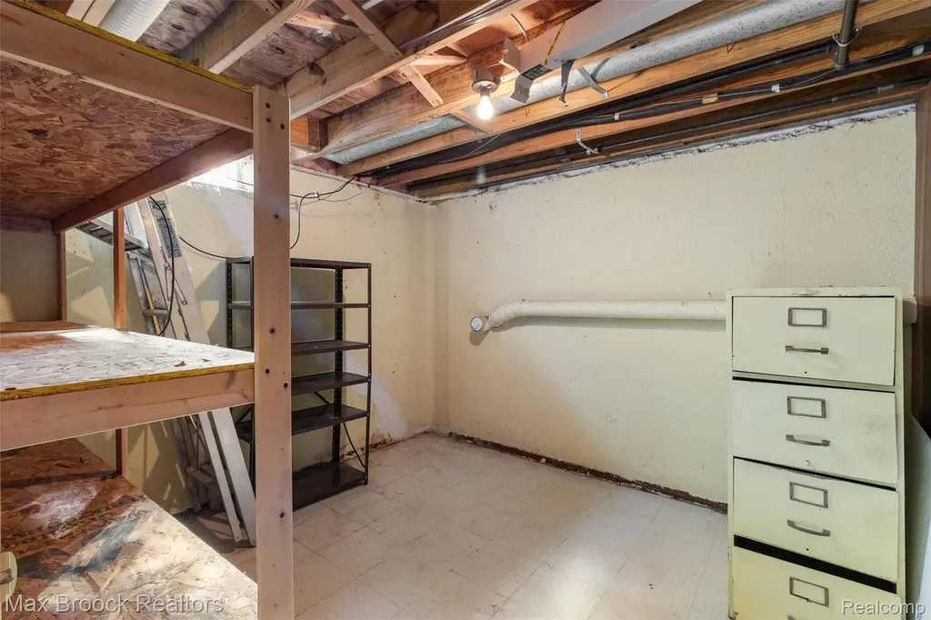35278 Bristlecone Clinton Charter Township MI 48035