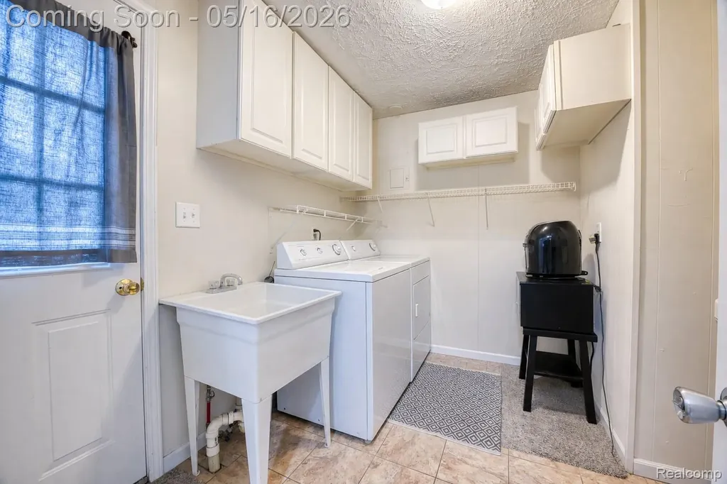3016 Roselawn Street Commerce Charter Township MI 48390