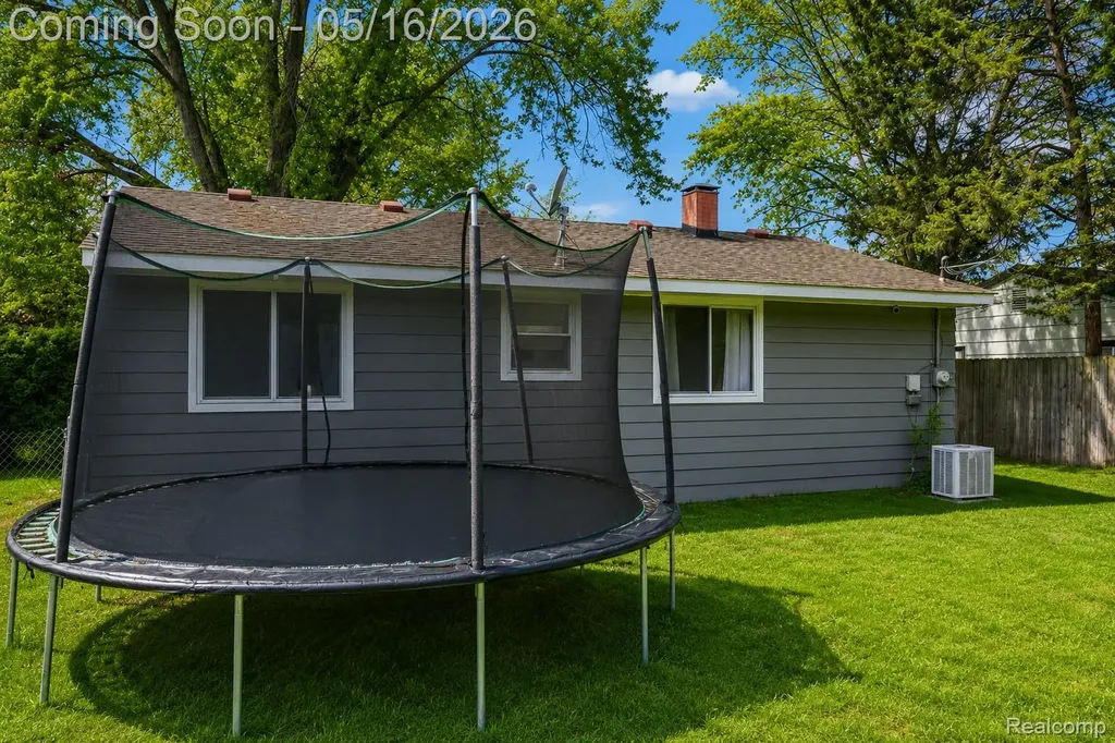 3016 Roselawn Street Commerce Charter Township MI 48390