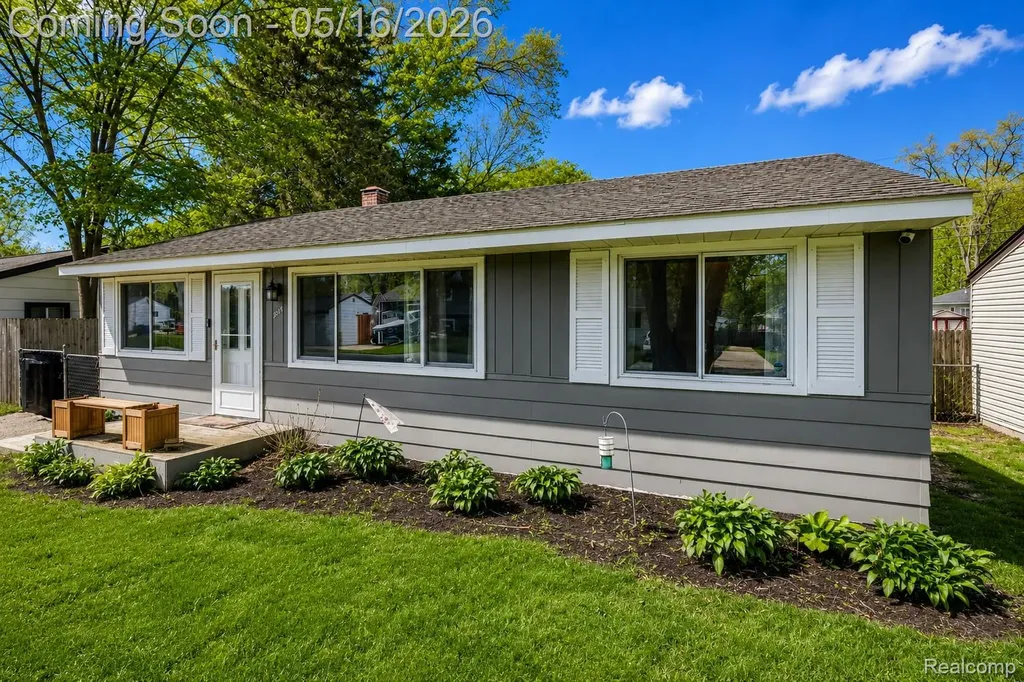 3016 Roselawn Street Commerce Charter Township MI 48390