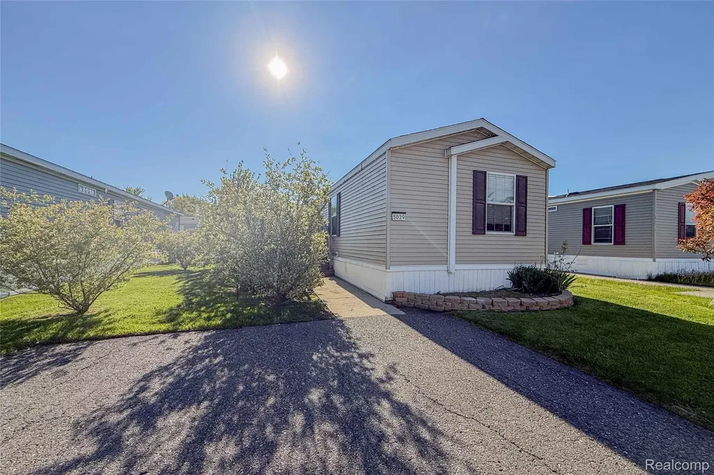 41021 Old Michigan Avenue Canton Charter Township MI 48188