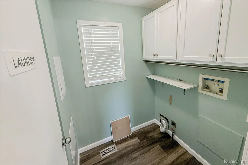 41021 Old Michigan Avenue Canton Charter Township MI 48188