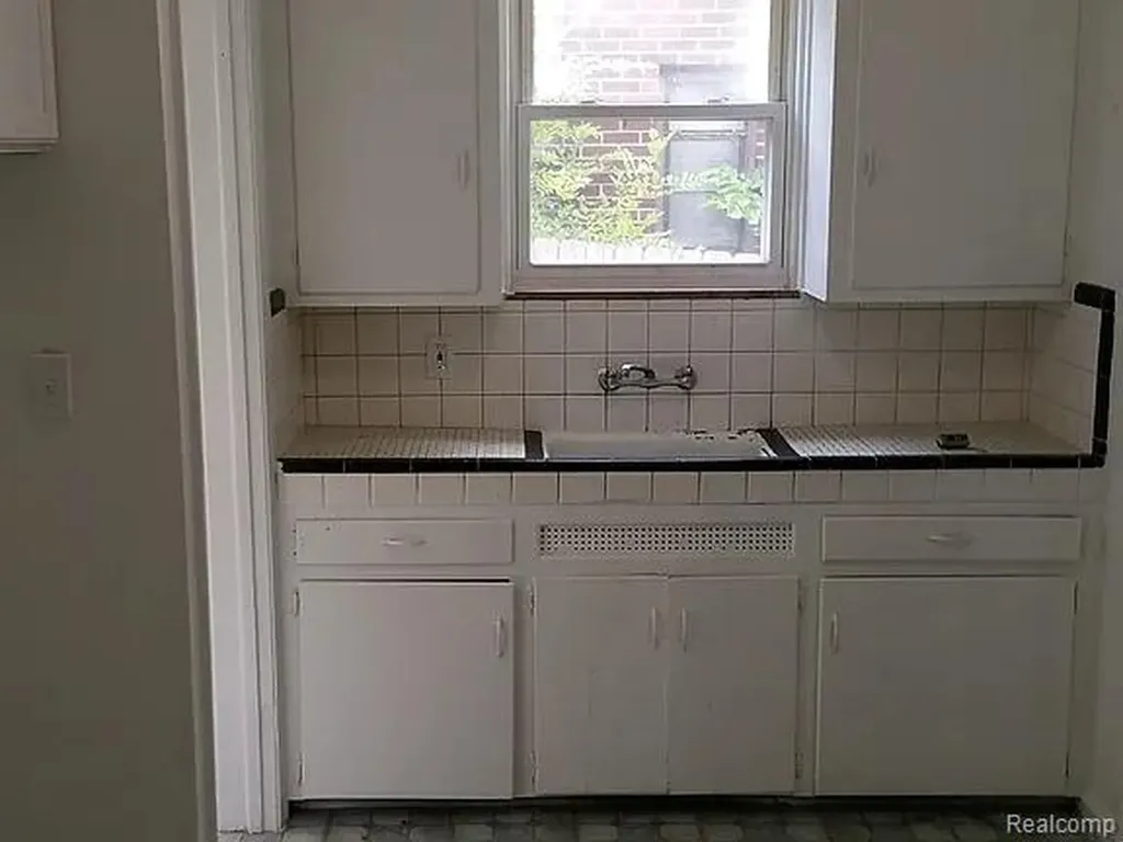11007 Beaconsfield Street Detroit City MI 48224