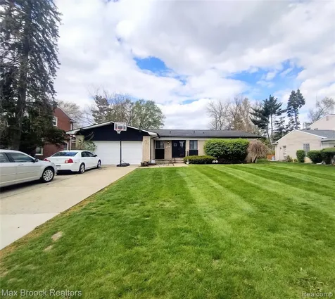17060 Jeanette Street Southfield City MI 48075