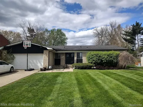 17060 Jeanette Street Southfield City MI 48075