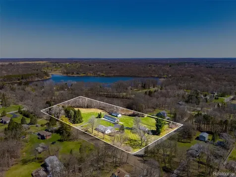 8636 Tindall Road Springfield Charter Township MI 48350