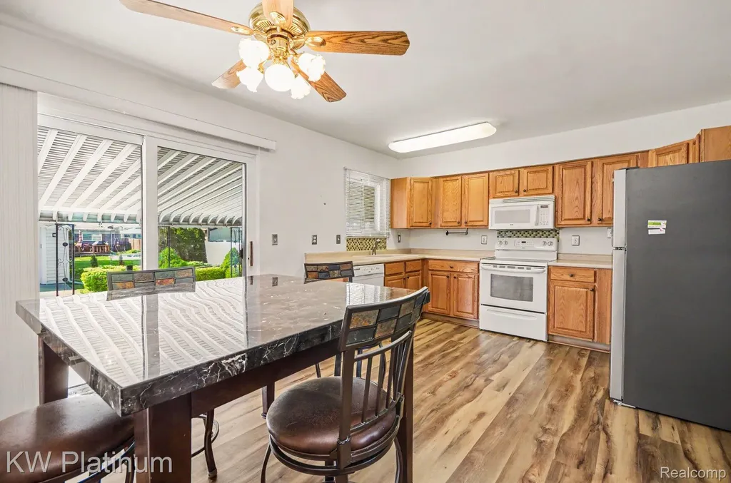 13646 Edwin Court Warren City MI 48088