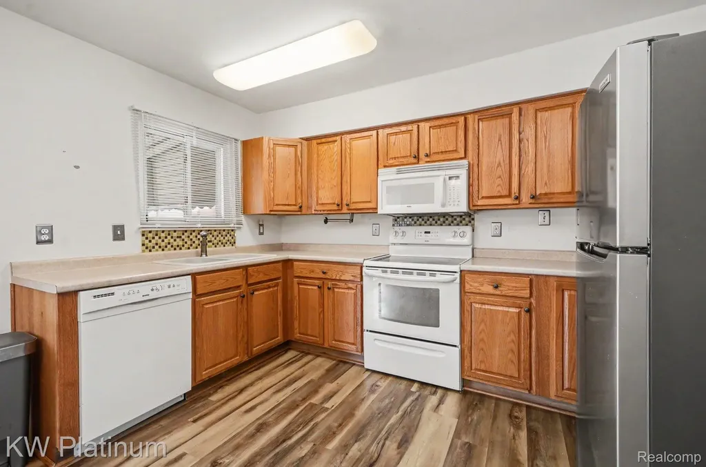 13646 Edwin Court Warren City MI 48088