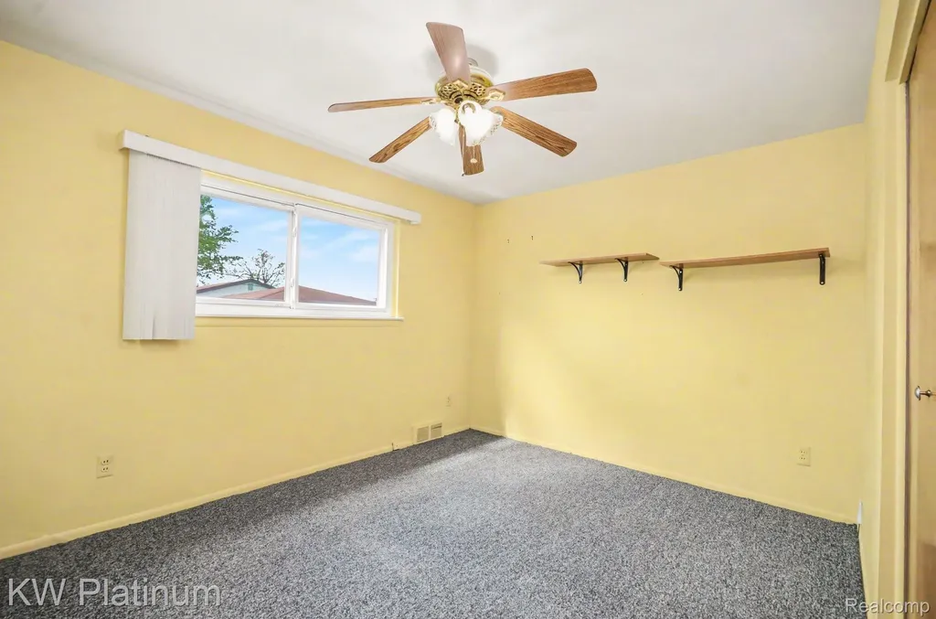 13646 Edwin Court Warren City MI 48088